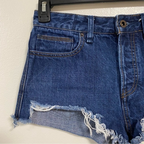 Free People Shorts Womens Size 26 Dark wash Loving Good Vibrations Cut Off Short - Picture 3 of 14